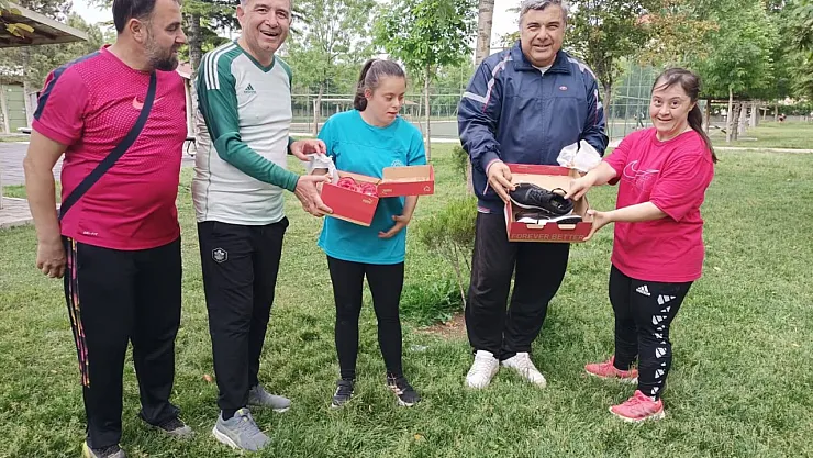 Müdür Sünnetci'den Motivasyon Hediyesi