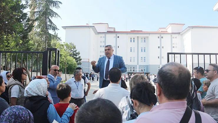 Müdür Sünnetci, LGS'ye Giren Öğrencileri Yalnız Bırakmadı