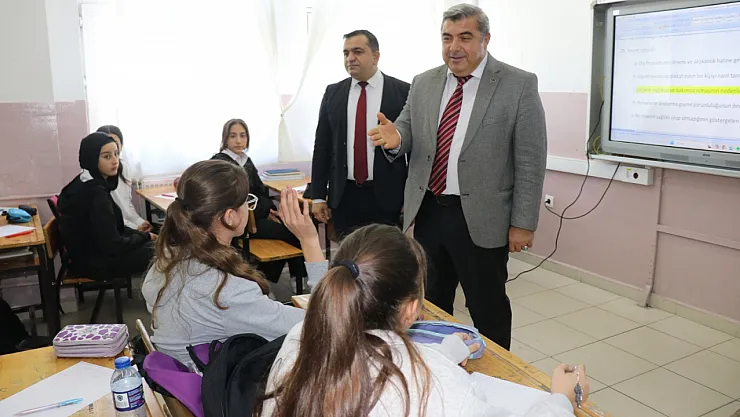 Müdür Sünnetci, Öğrencileri Hedefe Yürümeye Teşvik Ediyor