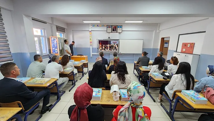 Müdür Yılmaz Ve Öğretmenler, Bakan Tekin'in Canlı Yayınını Takip Etti