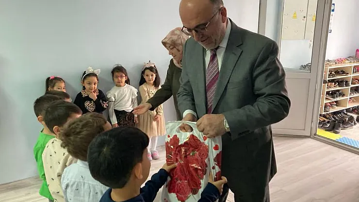 Müftülük İdarecilerinden Miniklere Anlamlı Ziyaret