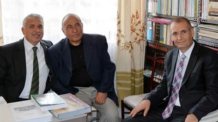 Muharrem Bayar, tarihe hizmet ediyor
