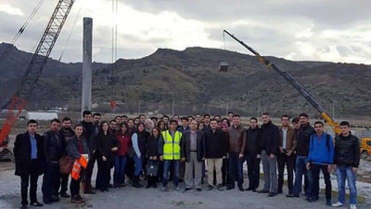 Mühendis adayları, yeni hastane binasını inceledi