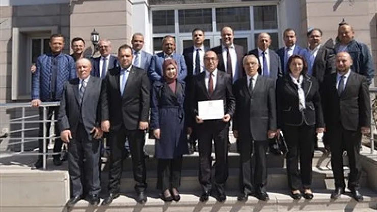 Mustafa Çöl, mazbatasını törenle aldı