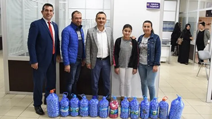 NİKO öğrencisinden mavi kapak kampanyasına destek