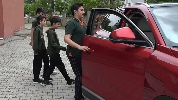 Ödüllerini Aldılar Ve Togg İle Okullarına Gittiler