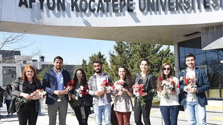 Öğrenci Konseyi’nden çiçek jesti – Kocatepe Gazetesi
