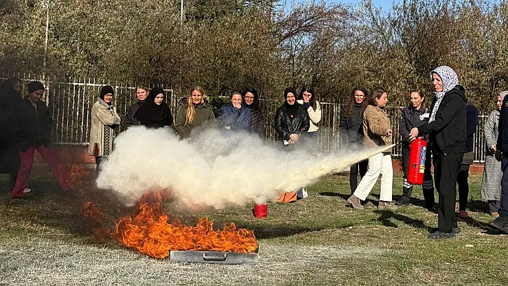 Öğrenci Yurdu Personeline Uygulamalı Yangın Eğitimi