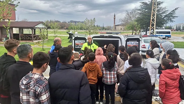 Öğrenciler Emniyet Dolu Bir Gün Geçirdi