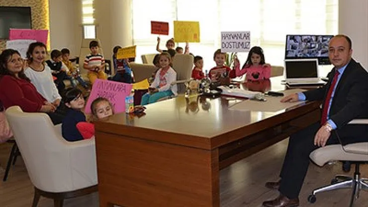 Öğrencilerden Başkan Taylan'a ziyaret – Kocatepe Gazetesi