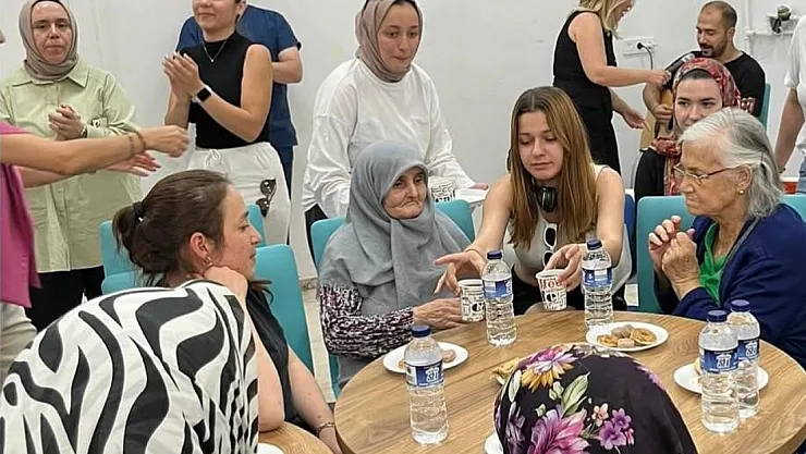 Öğrencilerden Huzurevi Sakinlerine Egzersiz Uygulaması