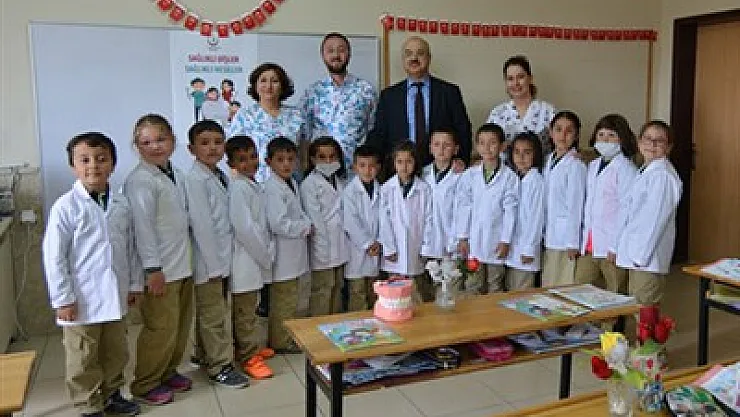Öğrencilere ağız ve diş sağlığı anlatıldı