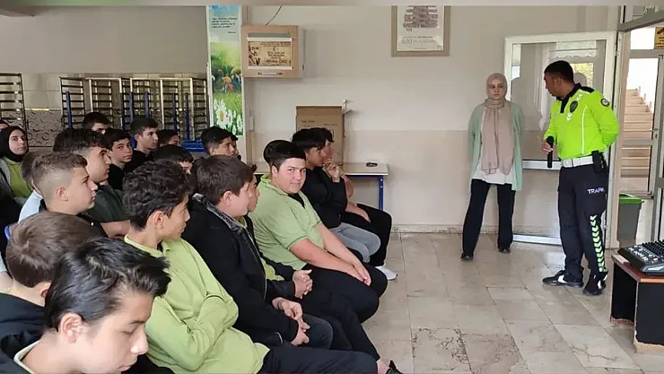 Öğrencilere Trafik Güvenliği Eğitimi Verildi