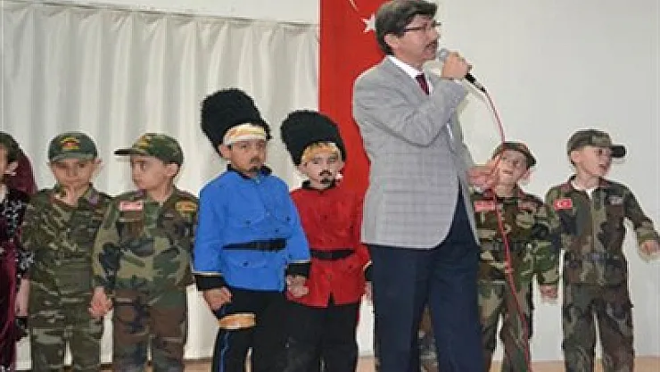 Öğrencilerin Çanakkale gösterisi hayran bıraktı