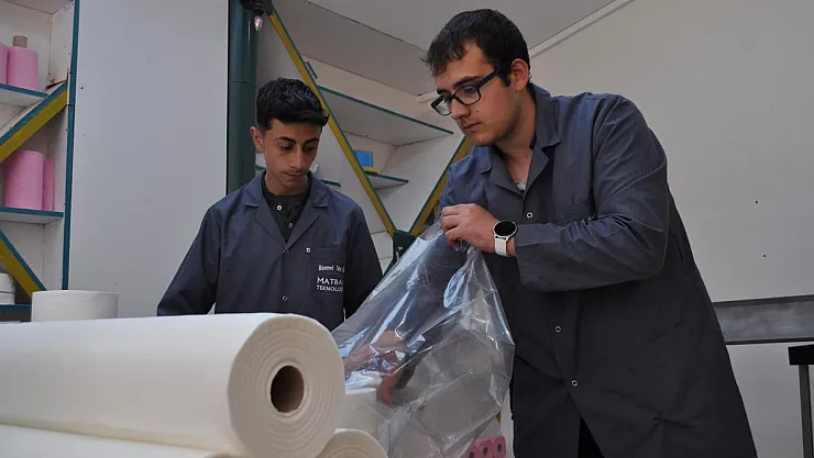 Öğrencilerin pandemi döneminde başladığı peçete üretimi kendilerine gelir kaynağı oldu