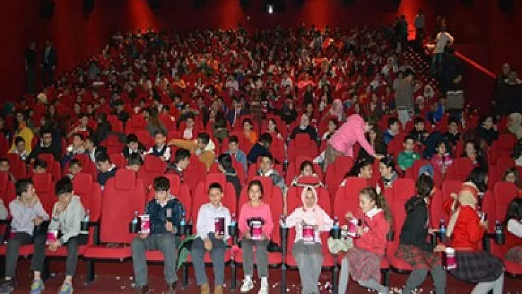 Öğrencilerle sinema keyfi – Kocatepe Gazetesi