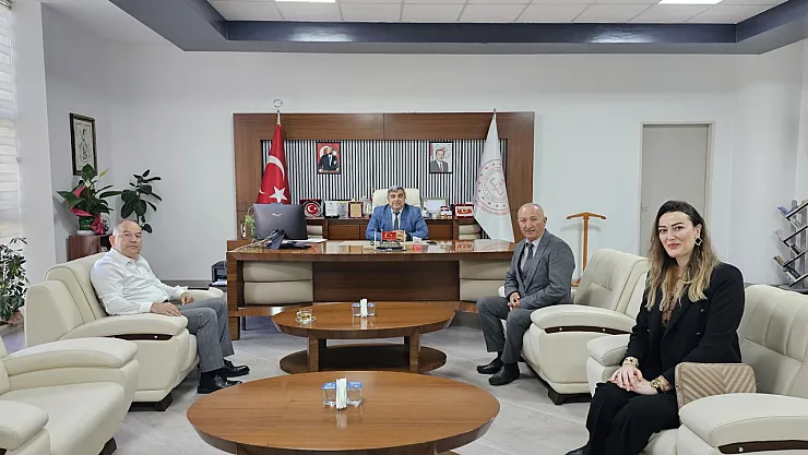 'Öğretmen, Öğrencilerin Yolunu Aydınlatan Rehberdir'