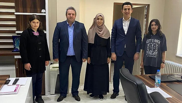 Öğretmen ve öğrencilerinden örnek davranış