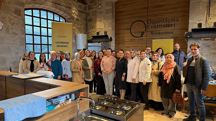 Öğretmenler, Afyon Nişan Kurabiyesine Atölye Çalışması Yaptı