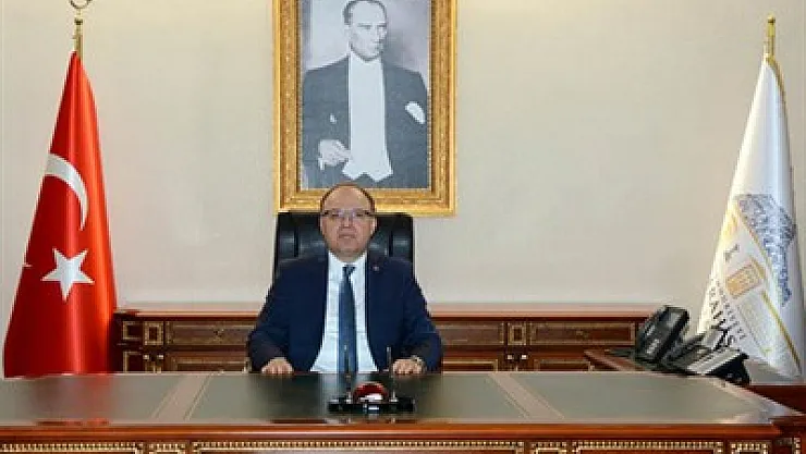 Öğretmenlik, bedeli ölçülmeyecek kıymetli bir meslek