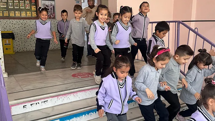 Okulda Deprem Tahliye Tatbikatı Yapıldı