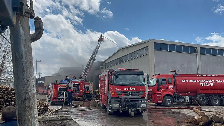OSB Yangınına 10 İtfaiye Ekibi İle Müdahale Edildi