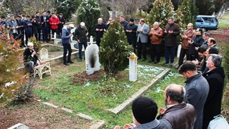 Osman Nuri Apaydın, dualarla yâd edildi
