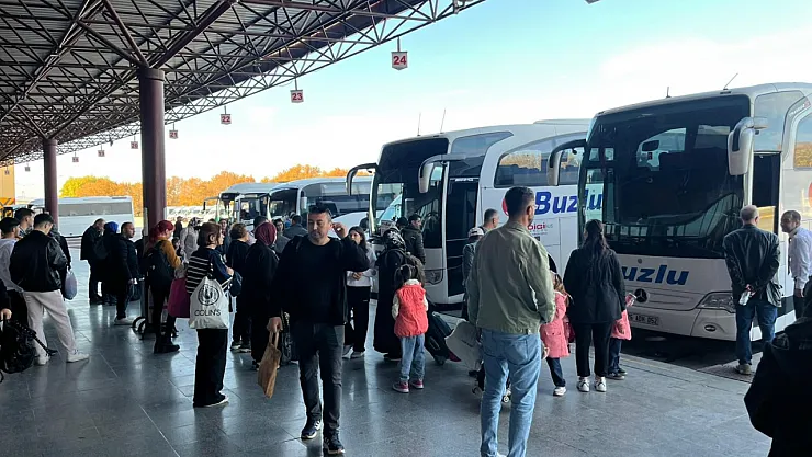 Otogarda 'Ara Tatil' Yoğunluğu