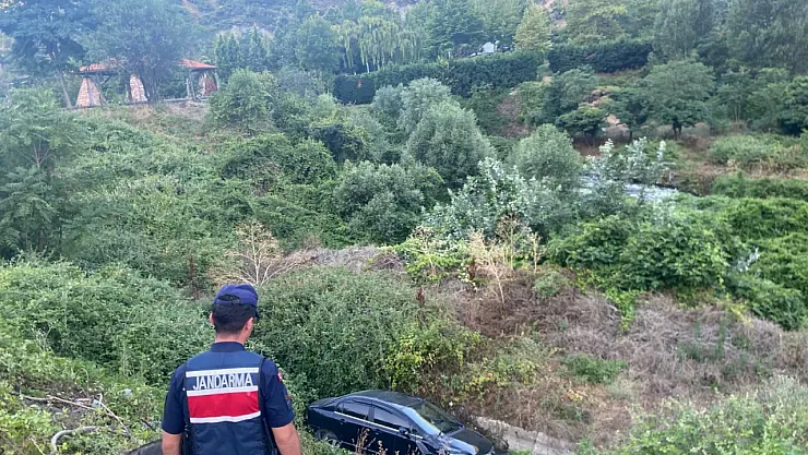 Otomobil Dere Yatağına Uçtu, Sürücüsü Yaralandı