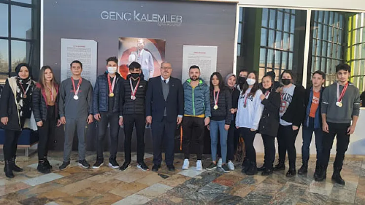 Özel Genç Kalemler bilek güreşinde 24 madalya aldı