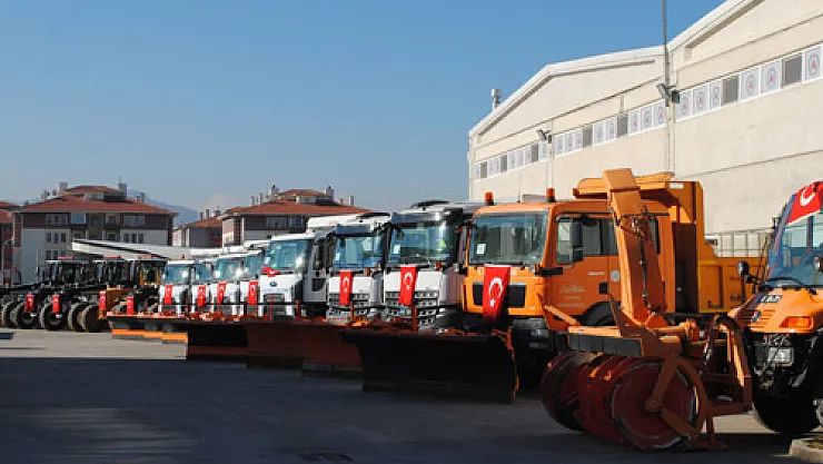 Özel idaresi ekipleri karla mücadeleye hazır