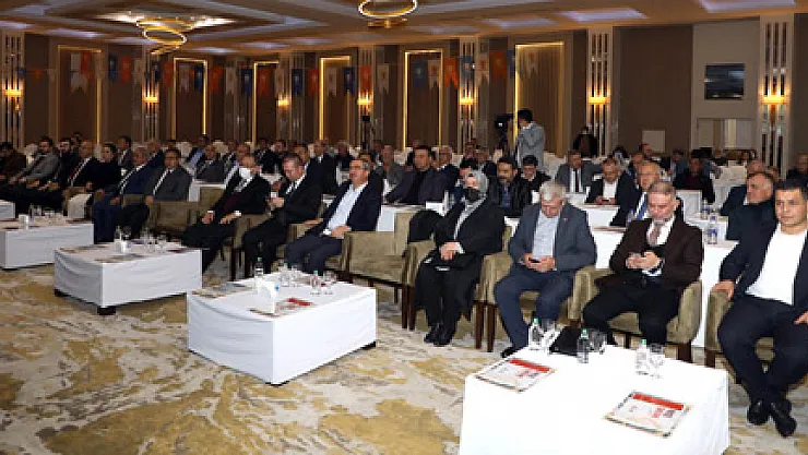 Özhaseki’den Başkan Zeybek’e övgü