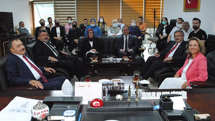 Özkan, AK Parti  teşkilatlarıyla bir araya geldi