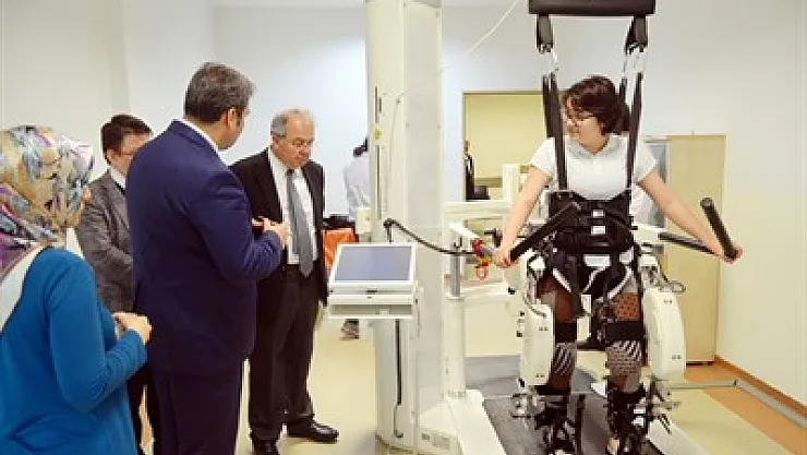 Pabuccu, AKÜ Hastanesini ziyaret etti