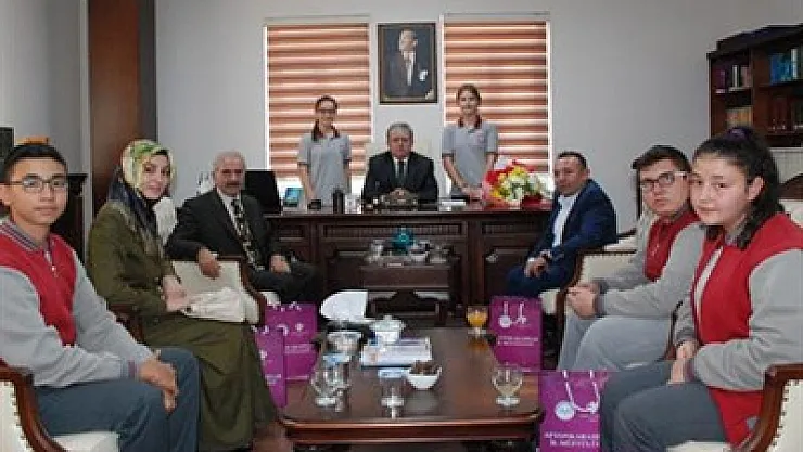 Palalı Koleji'nden Müftü'ye ziyaret – Kocatepe Gazetesi