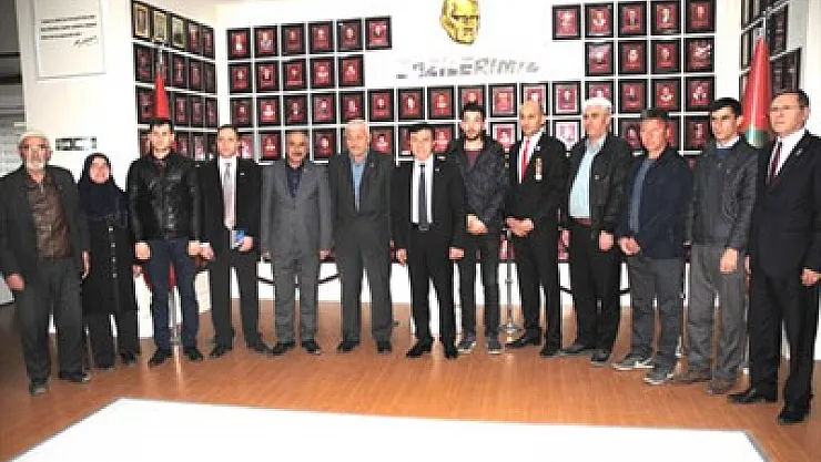 Pamukoğlu, Kumartaşlı'yı takdir etti – Kocatepe Gazetesi