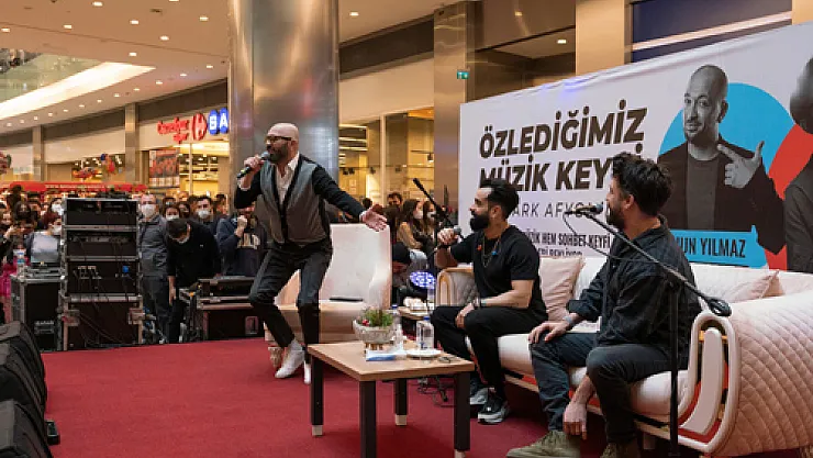 Park Afyon ziyaretçileri Türkmen ve Carim’le coştu