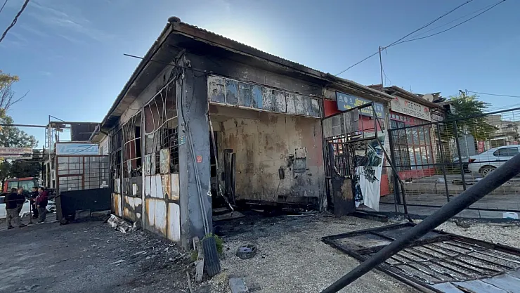 Patlama Sonrası Alevler İçinde Kalan 2 Kişinin Koşuşturması Güvenlik Kamerasında