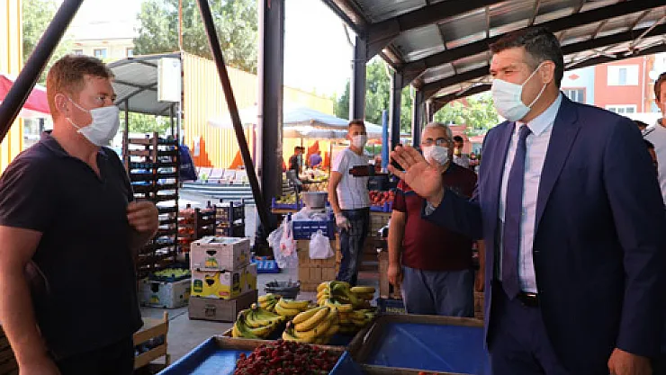 Pazar yerinde koronavirüs denetimi yapıldı