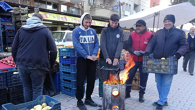 Pazarcılar Soğuğa Meydan Okuyor
