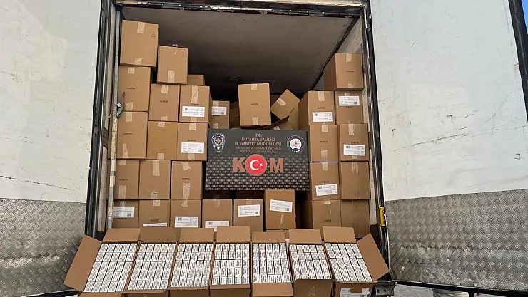 Polisin Durdurduğu Araçta 5 Milyon 980 Bin Adet Kaçak Makaron Ele Geçirildi