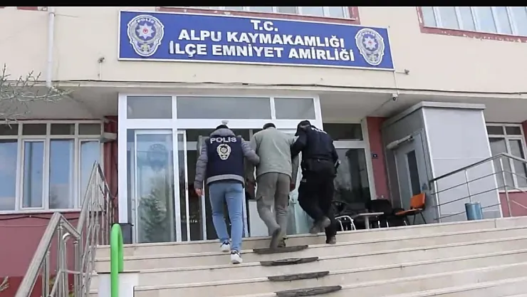 Polisten Alpu'da Uygulama: Uyuşturucu Ve Silah Ele Geçirildi