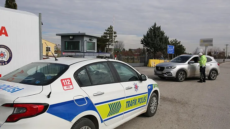 Polisten 'Yaşam Tüneli'nde Uygulamalı Eğitim