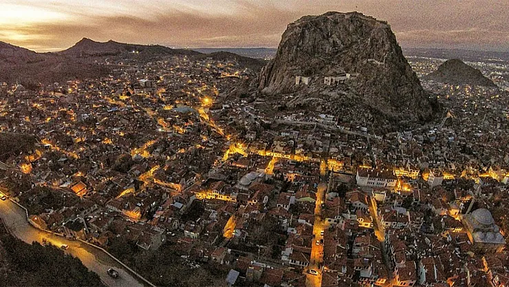 Prof. Kemikli'den Afyon Tanımlaması: İstanbul Yedilerin Şehri ise Afyon da Üçlerin Şehri