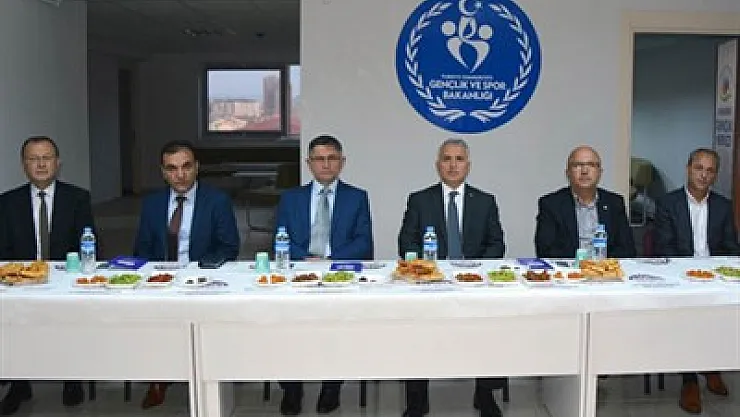 Protokol gençlerle iftarda buluştu – Kocatepe Gazetesi