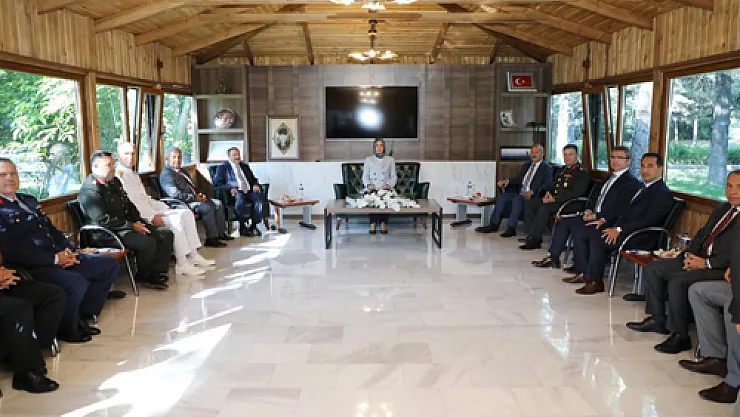 Protokolden  Tuğgeneral Alp'e zafer ziyareti