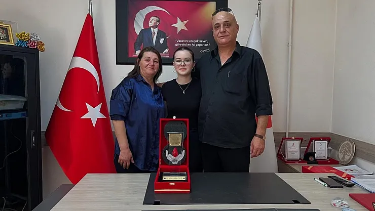 Rekor Kan Bağışına Plaket