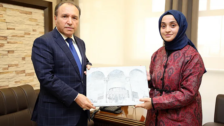 Rektör Karakaş'a Gazze Desteği İçin Anlamlı Hediye
