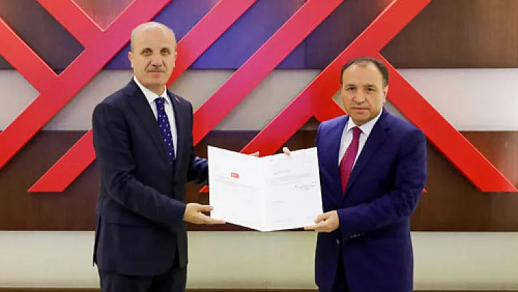 Rektör Karakaş mazbatasını aldı