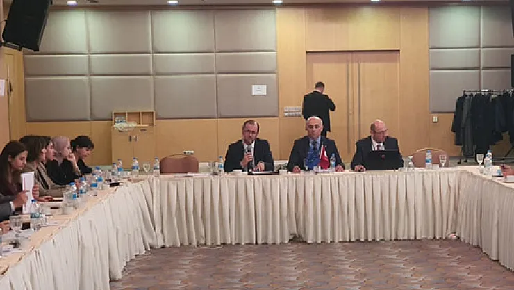 Rektör Okumuş, Bakanlık toplantısında sunum yaptı